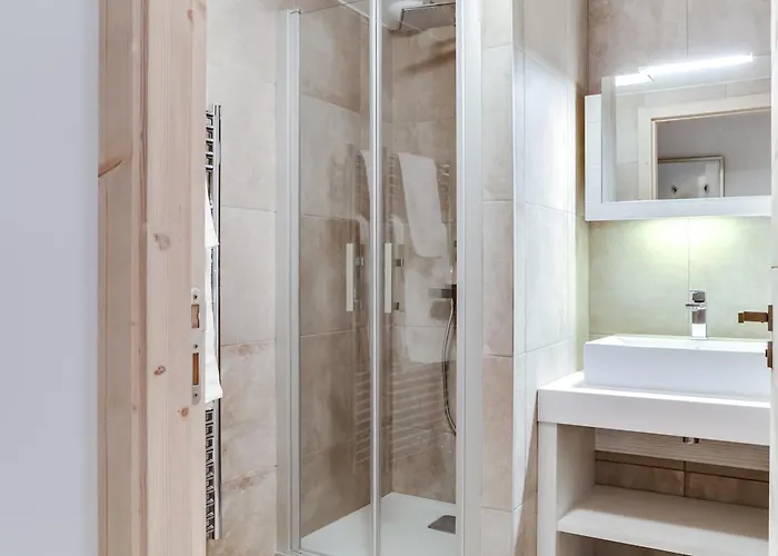 Moderne 3 Pieces A Avec Parking Et Wifi - Fr-1-562-28 *